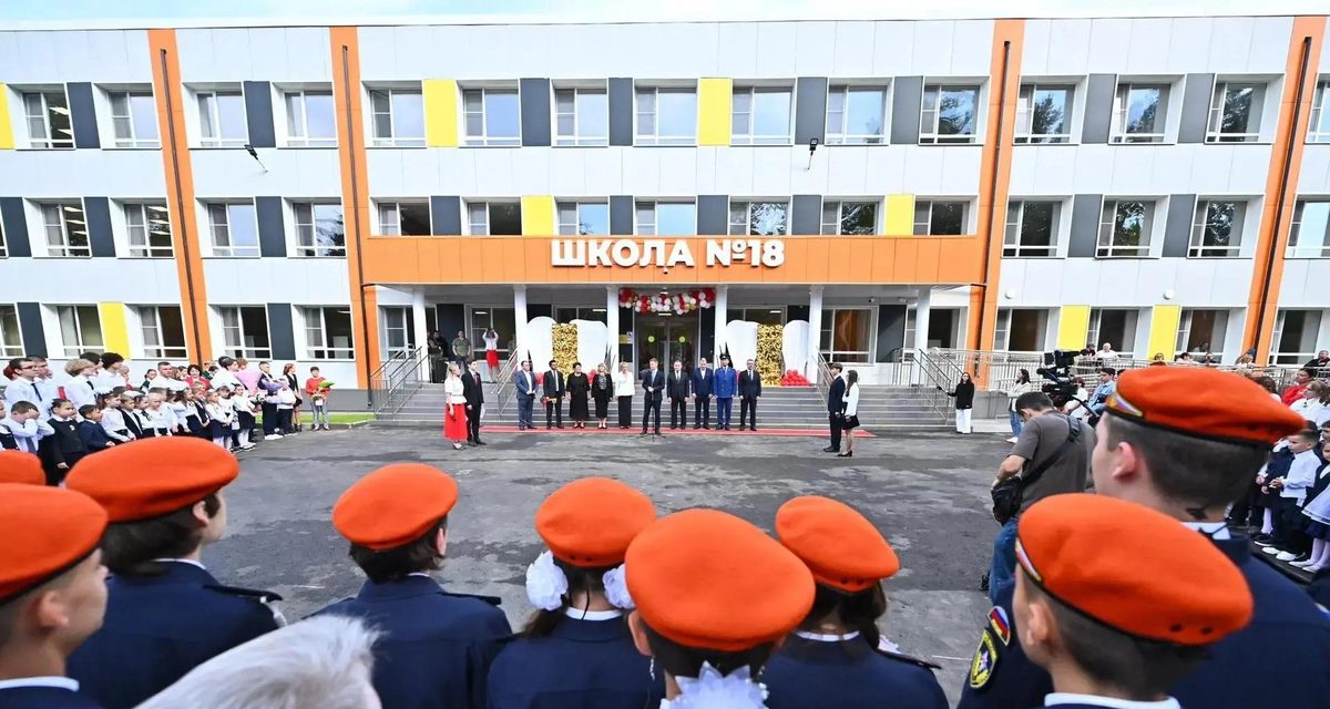 После капремонта в школе № 18 сели за парты дети выпускника, просившего губернатора о ремонте
